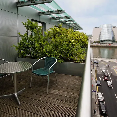 Clayton Cardiff Lane 4*