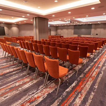 加的夫巷克莱顿酒店 酒店