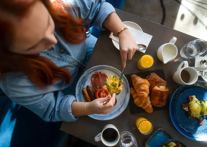 Clayton Cardiff Lane 4*