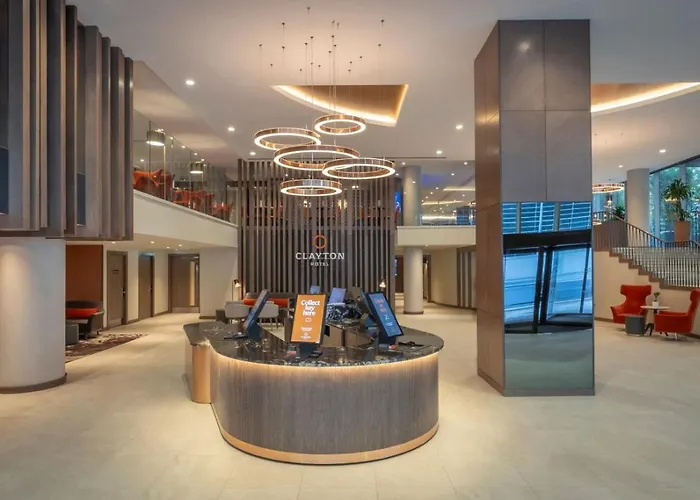 Clayton Cardiff Lane Отель