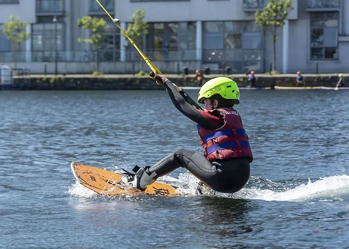 Clayton Cardiff Lane Otel 4*